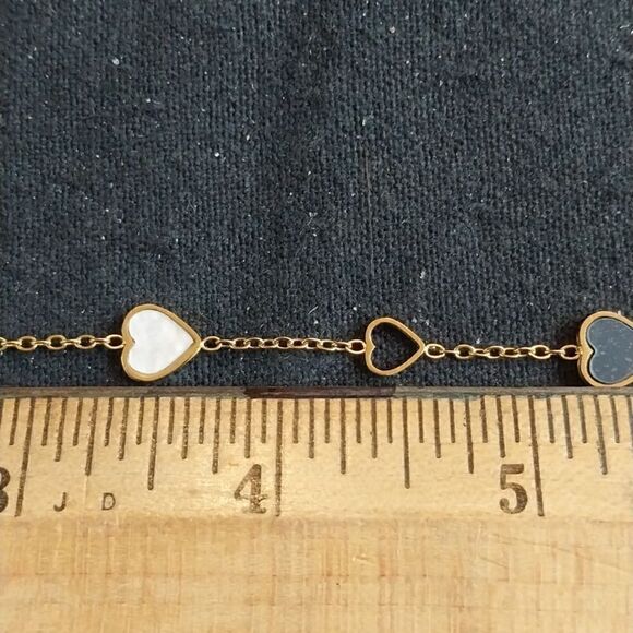 Dainty Enamel Heart Bracelet that is Reversible...New - Picture 3 of 8